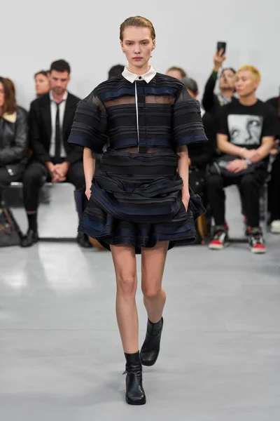 Look 10